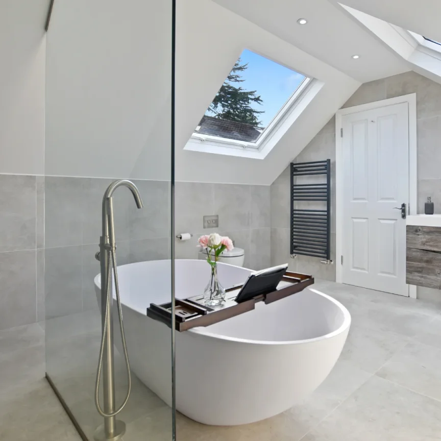 StoneKAST Ovale Single Ended Freestanding Bath 1700 x 870mm Matt White detail view - Image 5