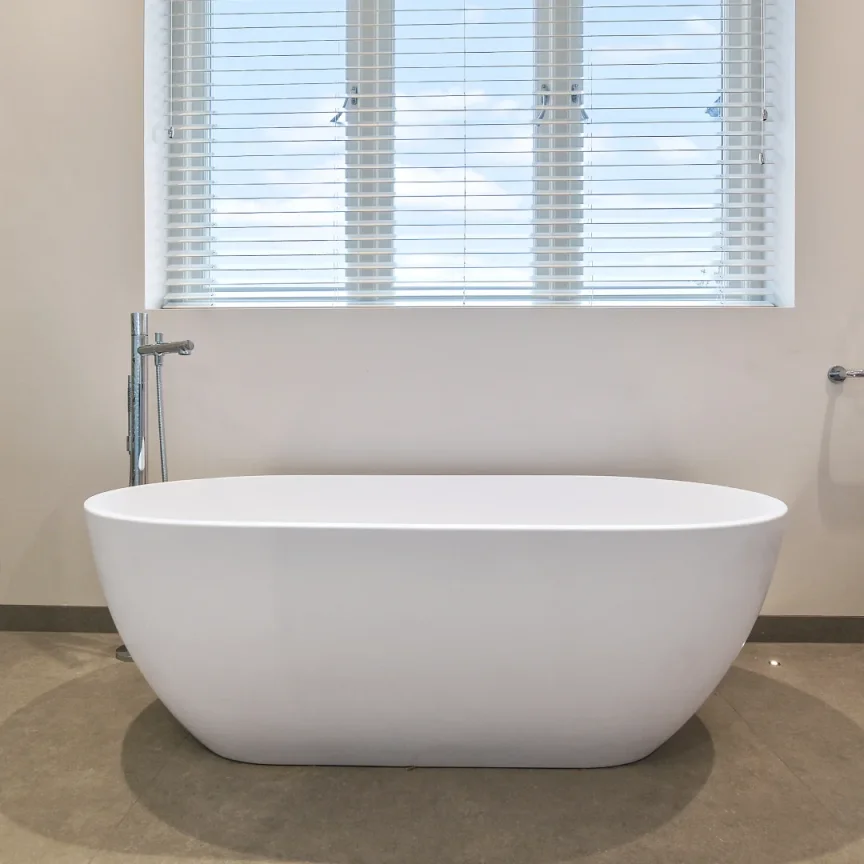 StoneKAST Pebble Mini Freestanding Bath 1500 x 760mm Matt White (Waste Included) detail view - Image 4