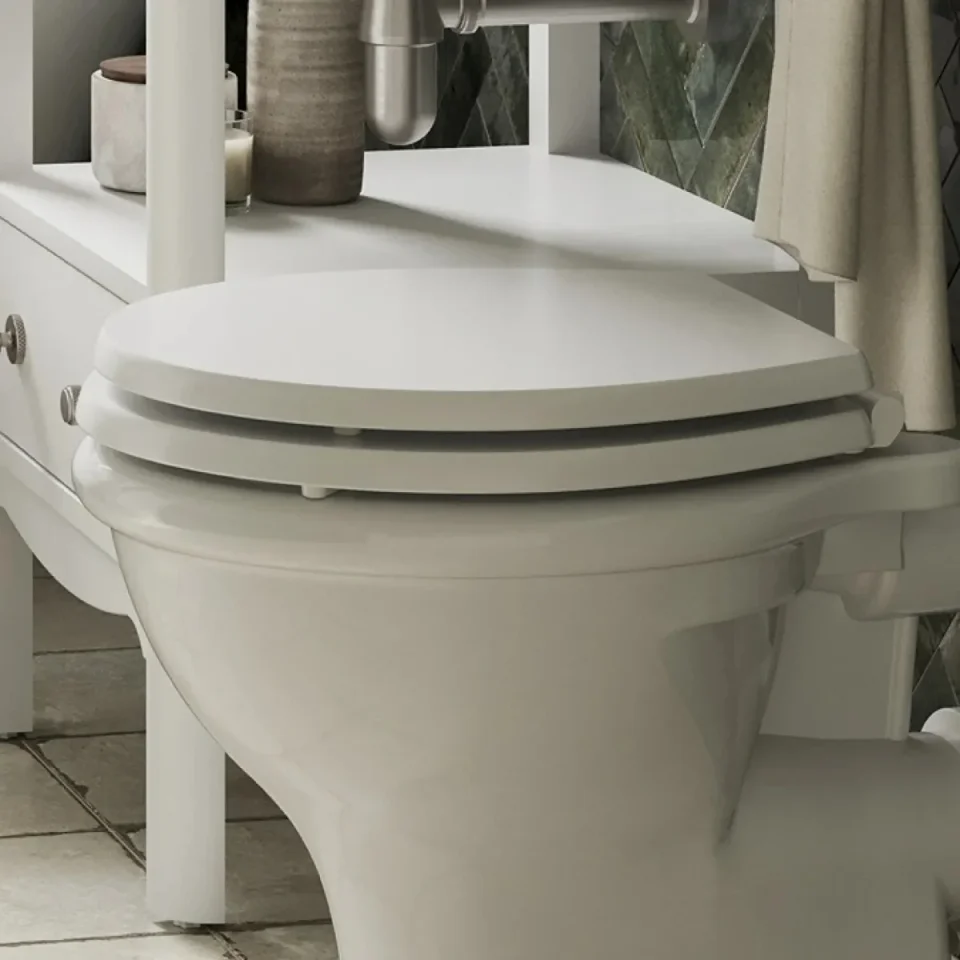Burlington Guild Soft Close Toilet Seat Varley White detail view - Image 4
