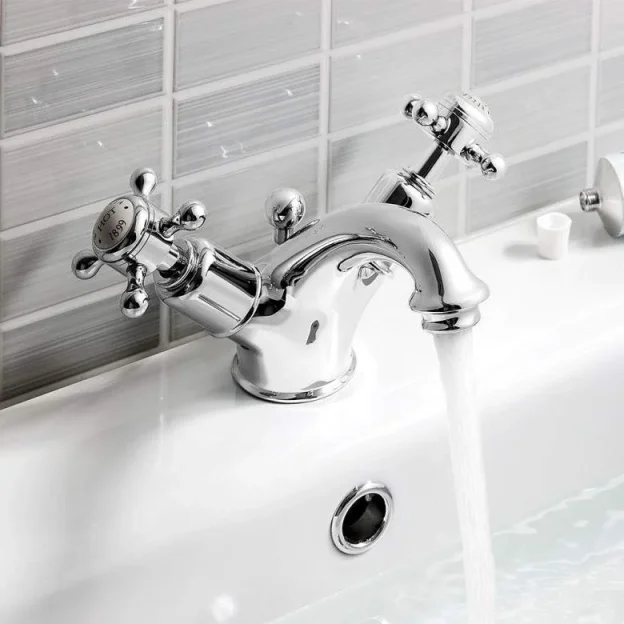 Crosswater Belgravia Crosshead Luxury Mono Mixer With Waste Deck Mounted Chrome detail view - Image 4