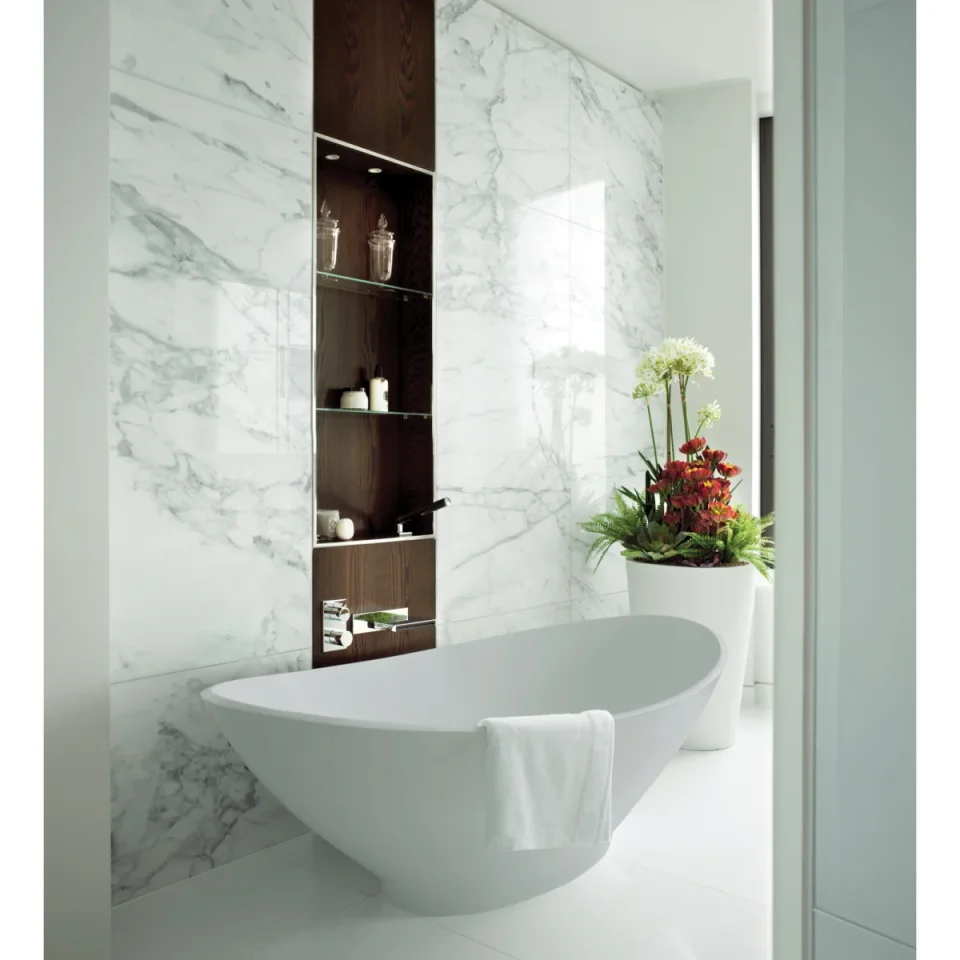 Bc Designs Kurv Bath 1890 X 900 (no Waste) Gloss White detail view - Image 2