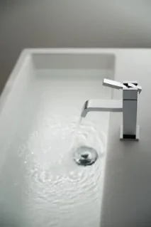 Vado Geo Slimline Basin Mixer Smooth Bodied Single Lever Deck Mounted Without Universal Waste detail view - Image 3