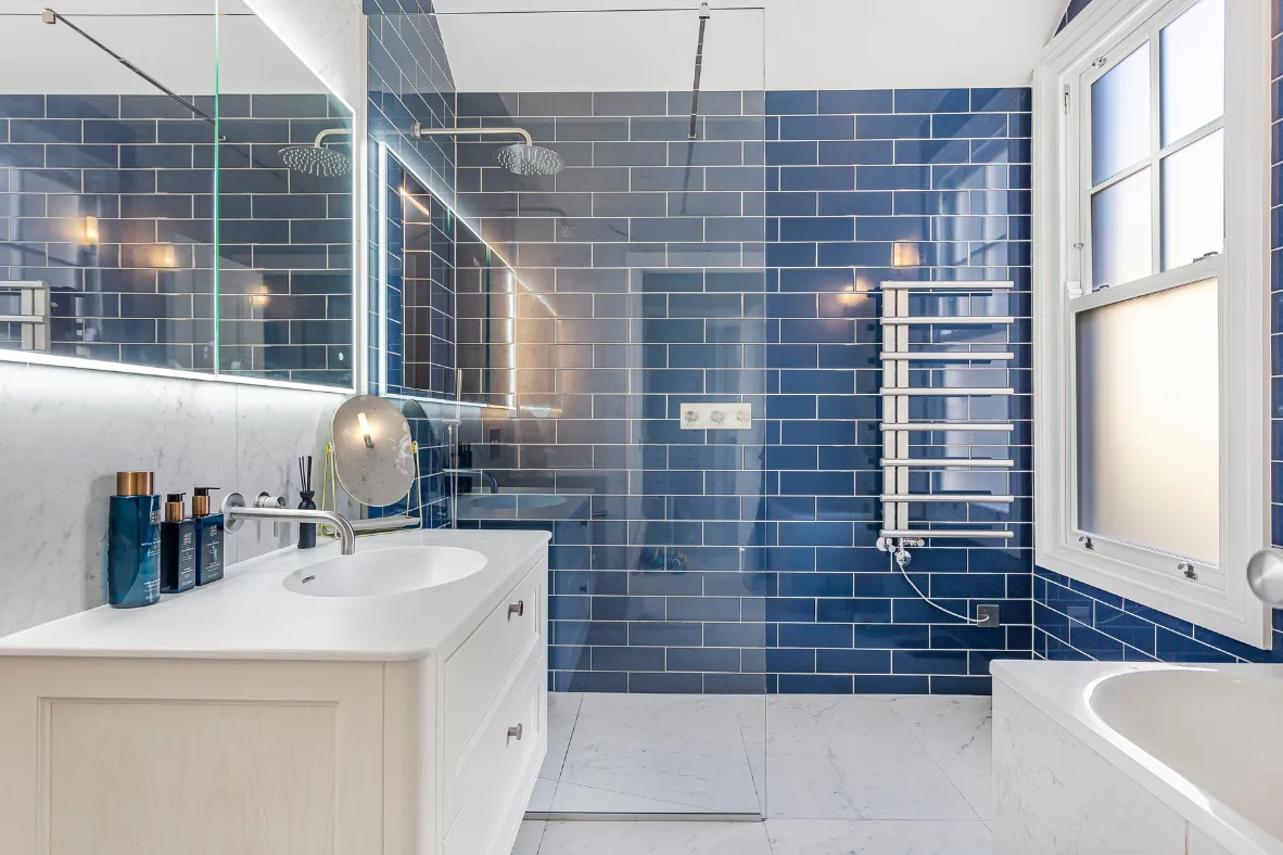 360° View - Navy Marble Combination Bathroom in Richmond