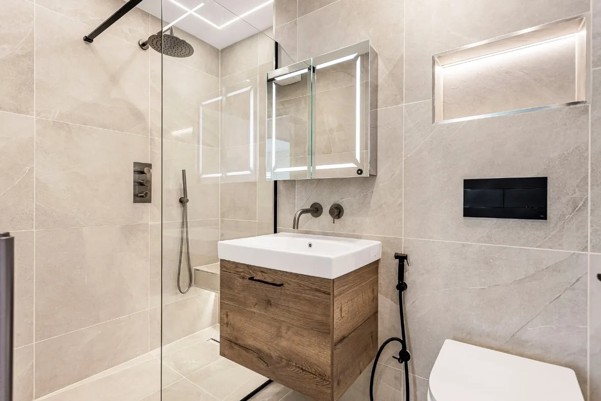 360° View - Modern Spa-Inspired Master En Suite