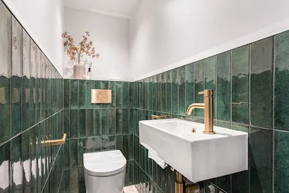 360° View - Buyer-Ready Clean Cloakroom