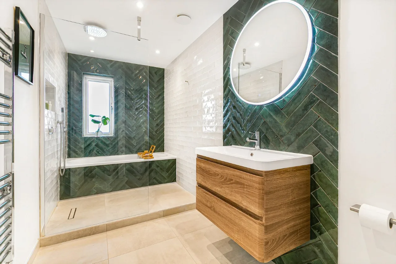 360° View - Modern Multifunctional Bathroom In Brixton